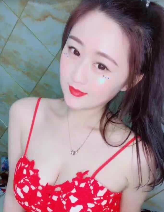 24岁的小妞